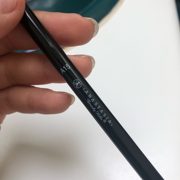 NEW ANASTASIA BEVERLY HILLS ALL OVER SHADOW BRUSH - Picture 3 of 8